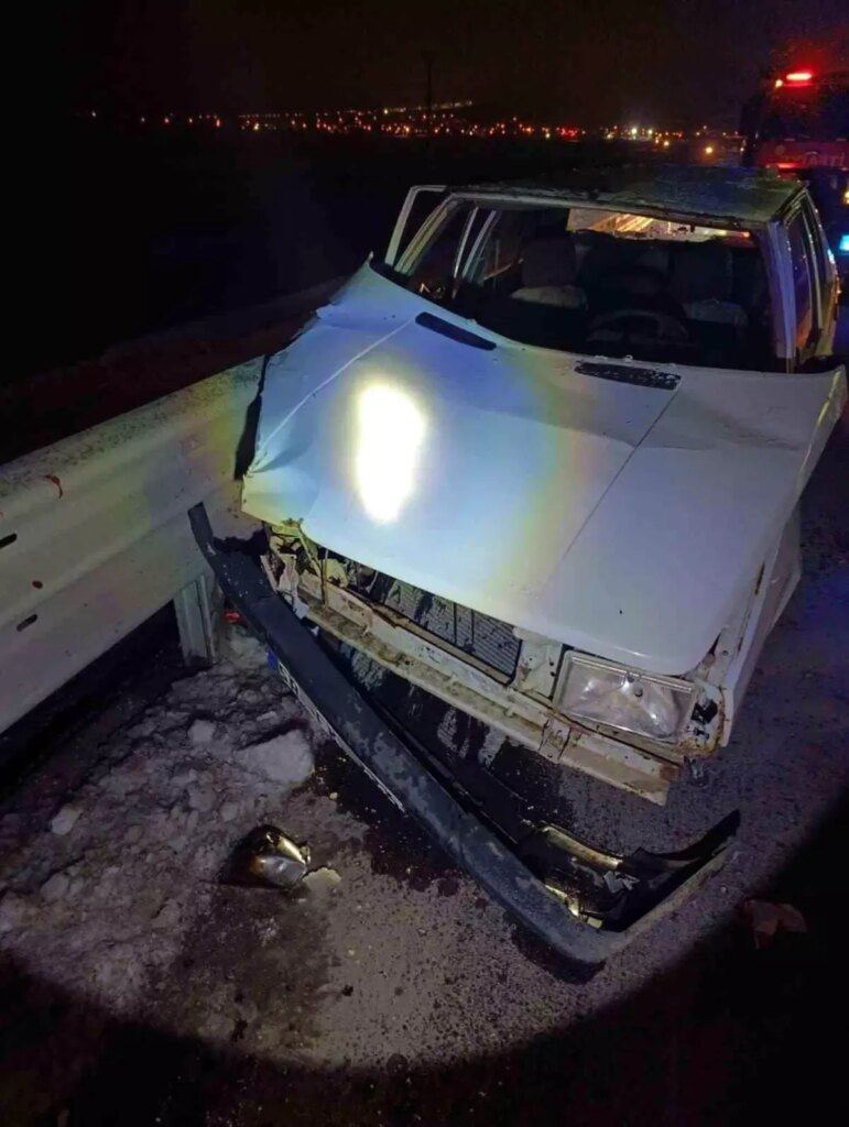 Kahramanmaraş’ta Kontrolden Çıkan Otomobil Bariyerlere Çarptı: 2 Yaralı
